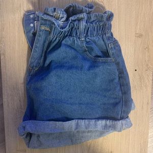 Adorable high waisted denim shorts